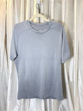 lululemon athletica Men's Heather Light Gray Short Sleeve Crew